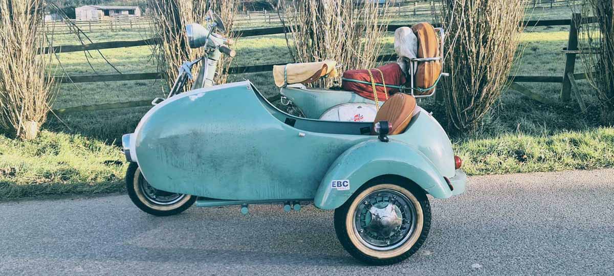 Vintage vespa with sidecar for sale discount